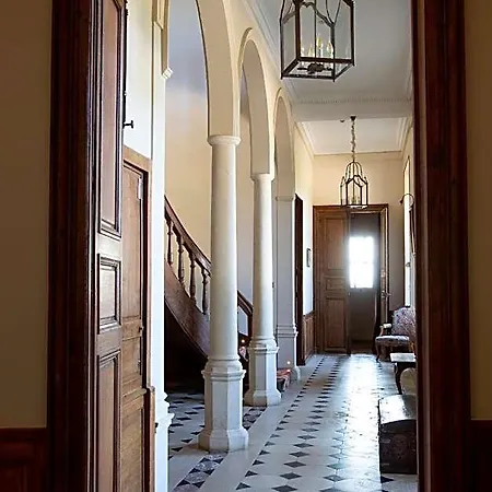 Hébergement de vacances Château De *